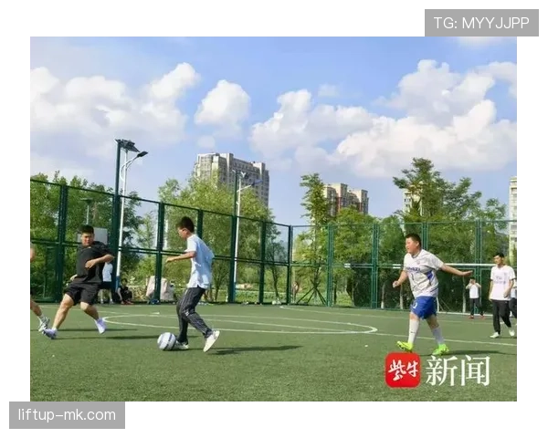 足球周边市场持续升温，个性化商品成球迷新宠