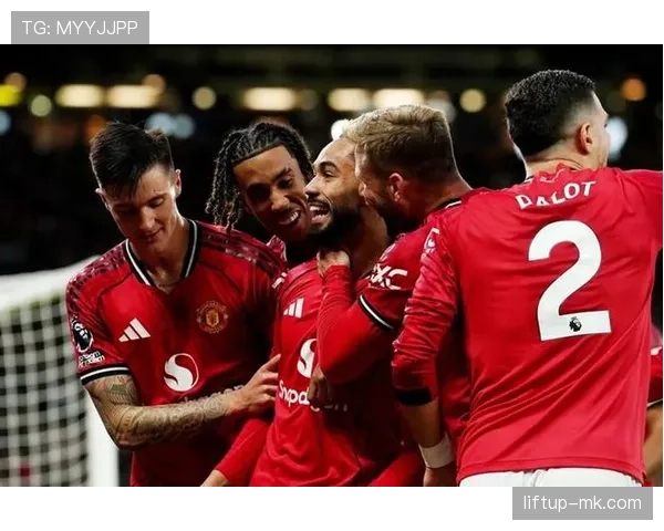 曼联赢球背后体系隐患显现，重建压力逐步反映在比赛稳定性上